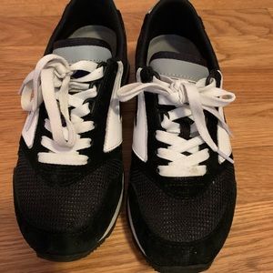 Black Brooks Running Shoes